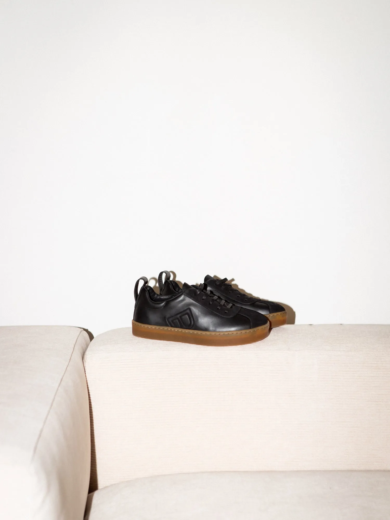 THE ELIN BLACK SNEAKER