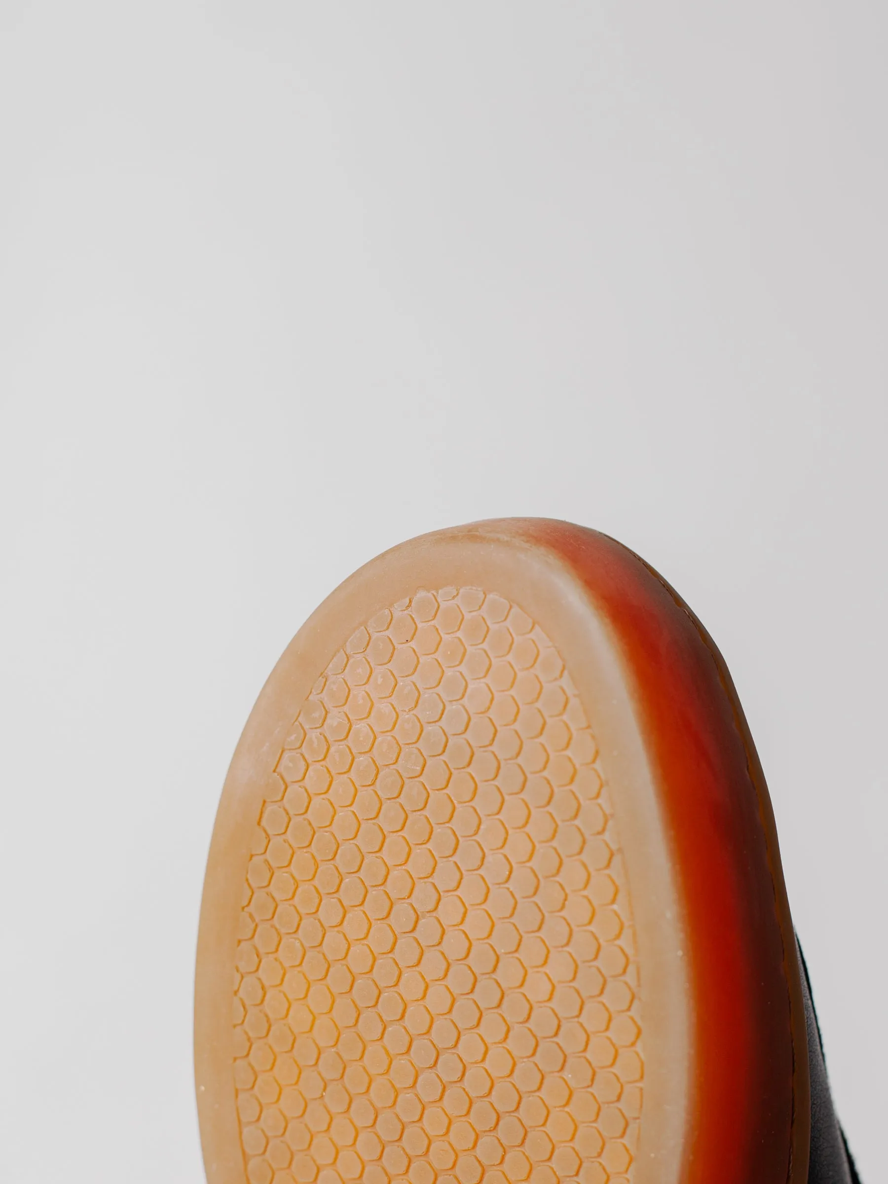 THE ELIN BLACK SNEAKER