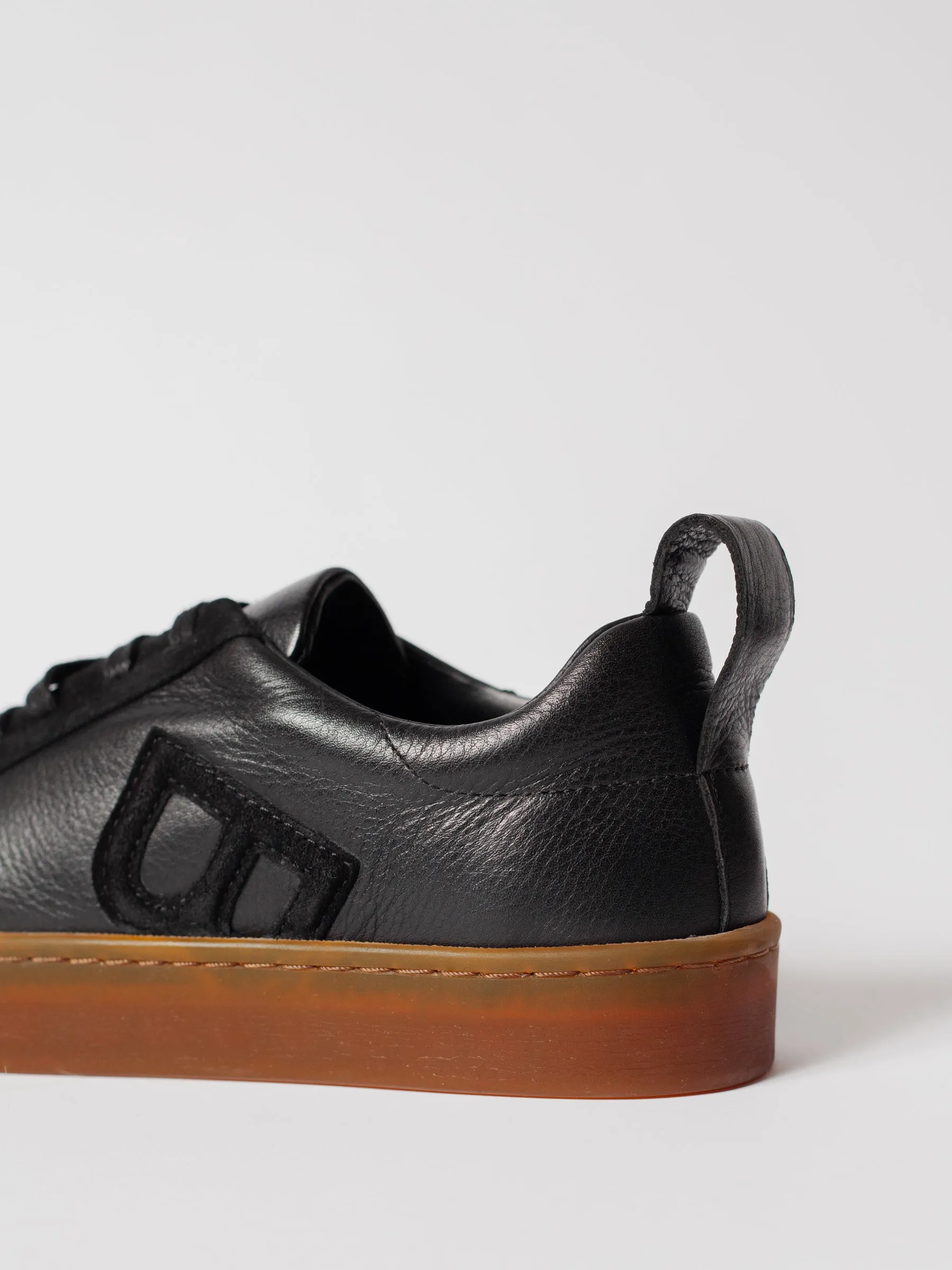 THE ELIN BLACK SNEAKER